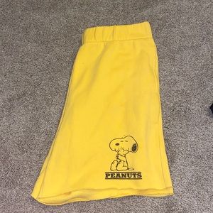 PEANUTS yellow shorts